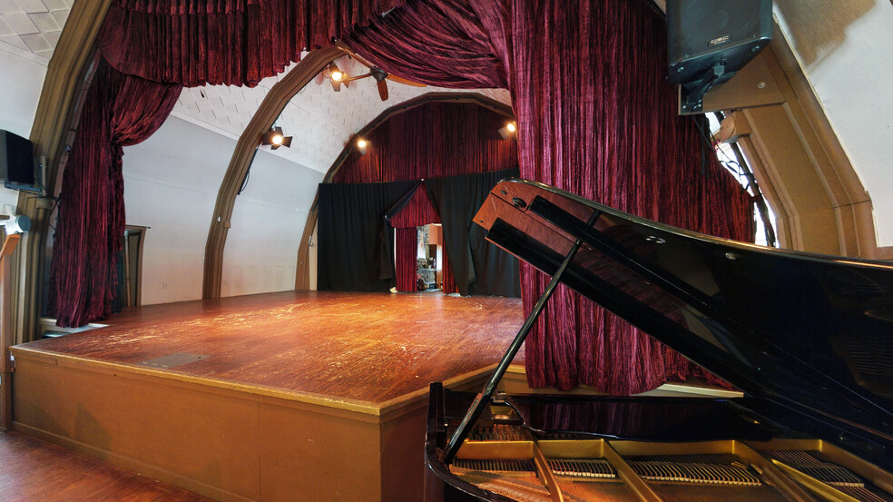 More Photos Of 800 Arrowhead Villa Rd, Lake Arrowhead Lodge Meeting Hall For Sale