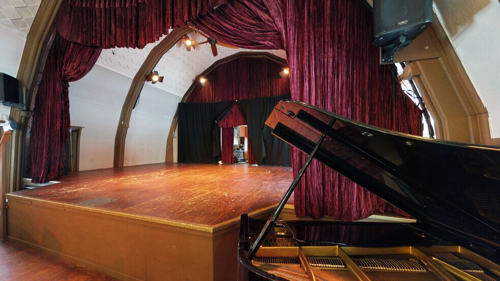 More Photos Of 800 Arrowhead Villa Rd, Lake Arrowhead Lodge Meeting Hall For Sale