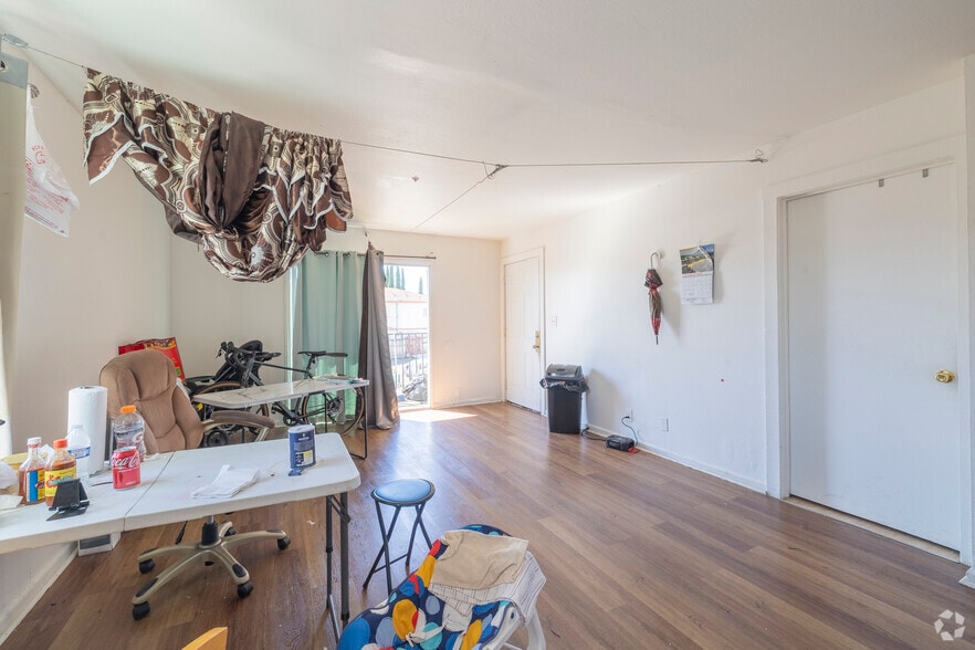 More Photos Of 3142 Coolidge Ave, Oakland Apartments For Sale
