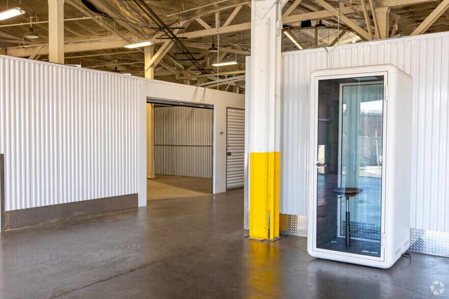 More Photos Of 3040 E 12th St, Los Angeles Warehouse For Lease