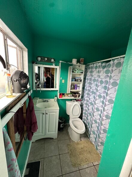 More Photos Of 2550 35th Ave, Oakland Apartments For Sale