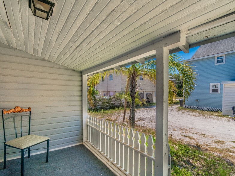 More Photos Of 822 Grand Central St, Clearwater Apartments For Sale