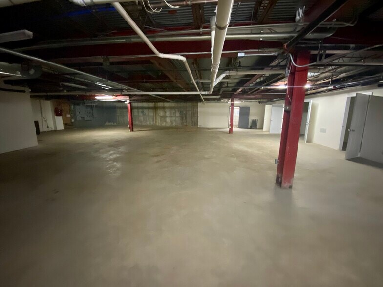 More Photos Of 1916 Post Rd, Fairfield Storefront Retail Office For Lease