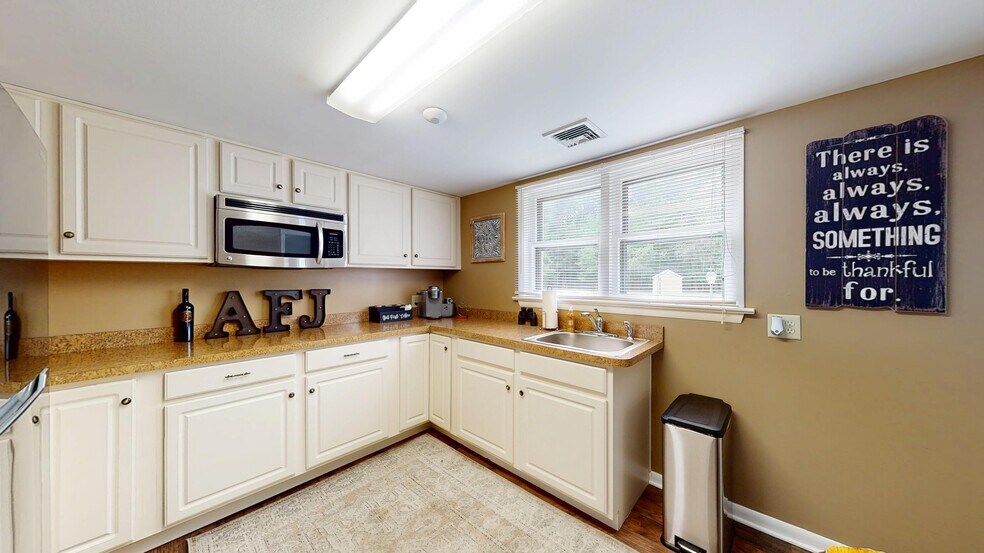 More Photos Of 172 Tuckerton Rd, Medford Office For Sale