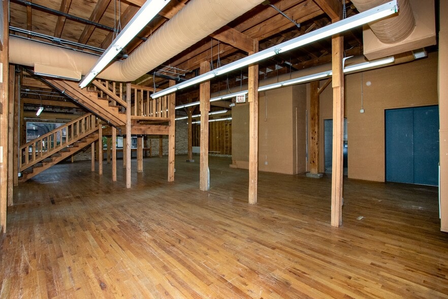 More Photos Of 414 Ridge Rd, Wilmette General Retail For Lease