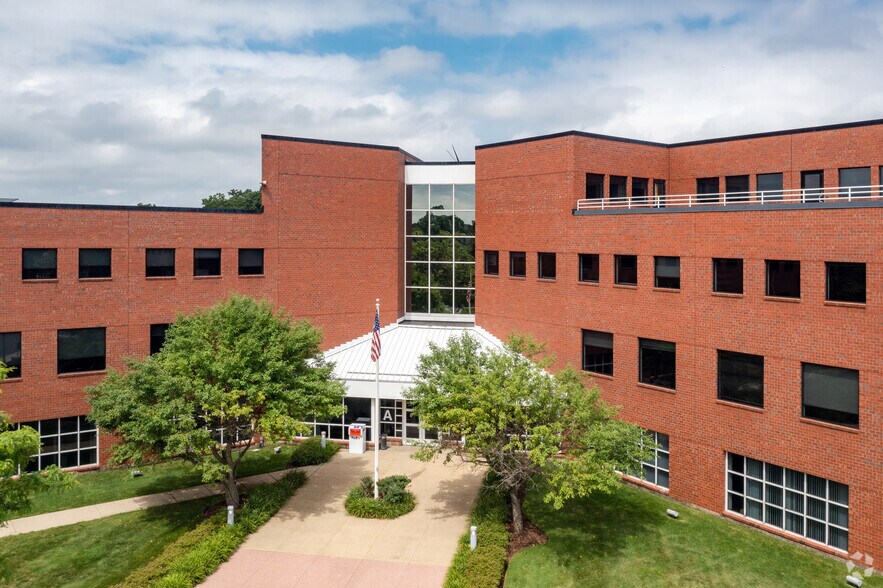 More Photos Of 475 Kilvert St, Warwick Office For Lease