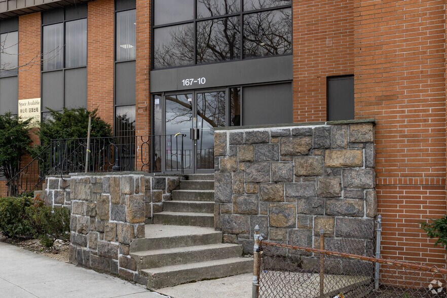 More Photos Of 167-10 S Conduit Ave, Jamaica Office For Lease