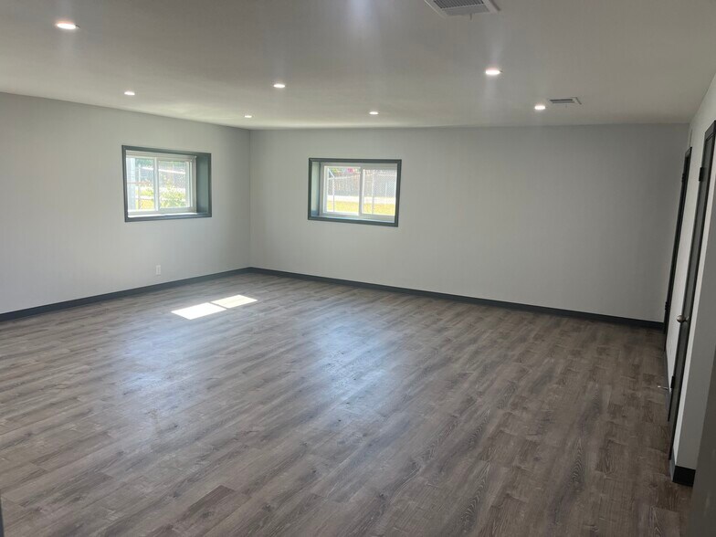 More Photos Of 11209 Conroy Ln, Manchaca Warehouse For Lease