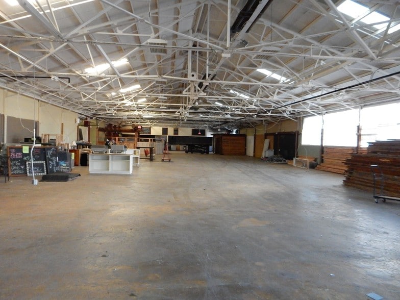 More Photos Of 314 Wilson Ave, Norwalk Warehouse For Lease