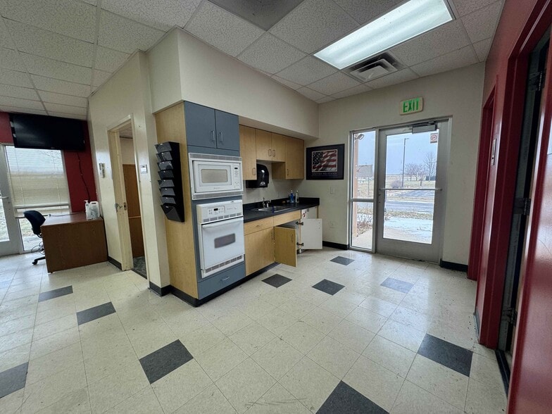 More Photos Of 422 Performance Dr, Cedar Falls Industrial For Sale