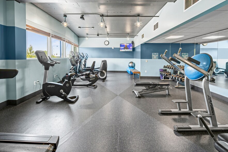 More Photos Of 22406 Pacific Highway South, Des Moines Hotel For Sale