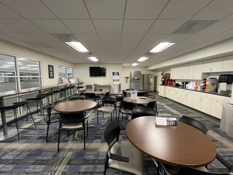 More Photos Of 1 Energy Pl, Pensacola Office For Lease