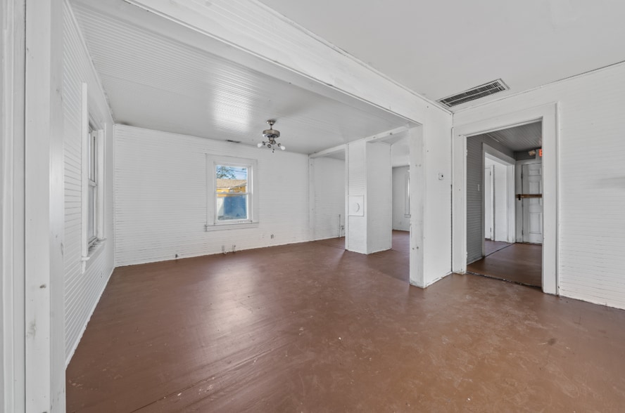 More Photos Of 112 N Mineral Springs Rd, Durham Storefront Retail Office For Sale