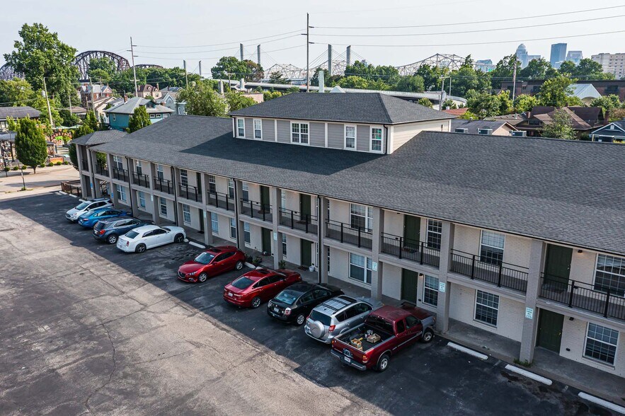 More Photos Of 124 W Chestnut St, Jeffersonville Apartments For Sale