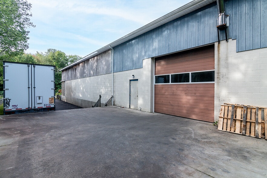 More Photos Of 102 Dean Knauss Dr, Narragansett Warehouse For Lease