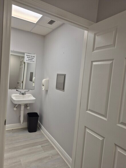 More Photos Of 2104 Del Prado Blvd S, Cape Coral Unknown For Lease