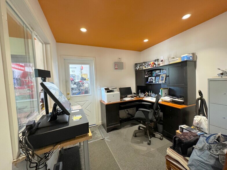 More Photos Of 2900 Cascade Blvd, Shasta Lake Service For Sale