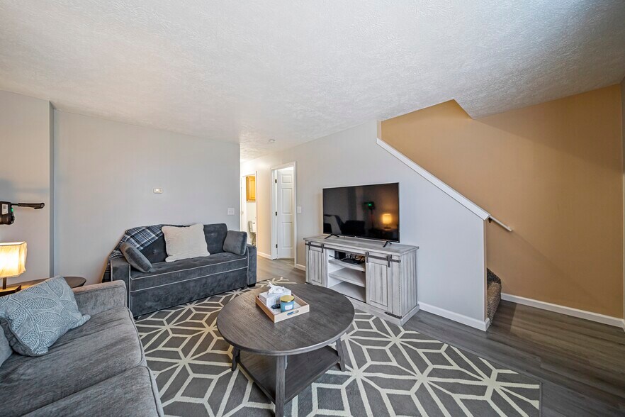 More Photos Of 6037 Lake Rd W, Ashtabula Apartments For Sale