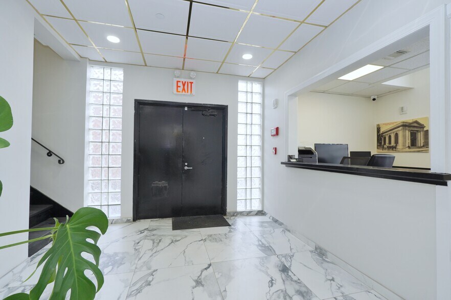 More Photos Of 2940 Richmond Ter, Staten Island Office For Sale