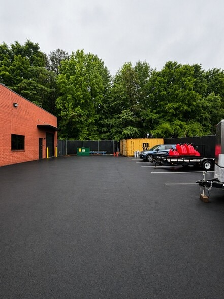 More Photos Of 403 Swanson Dr, Lawrenceville Flex For Lease