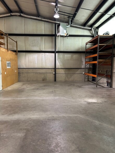 More Photos Of 22 Enterprise Ct, Fredericksburg Warehouse For Lease