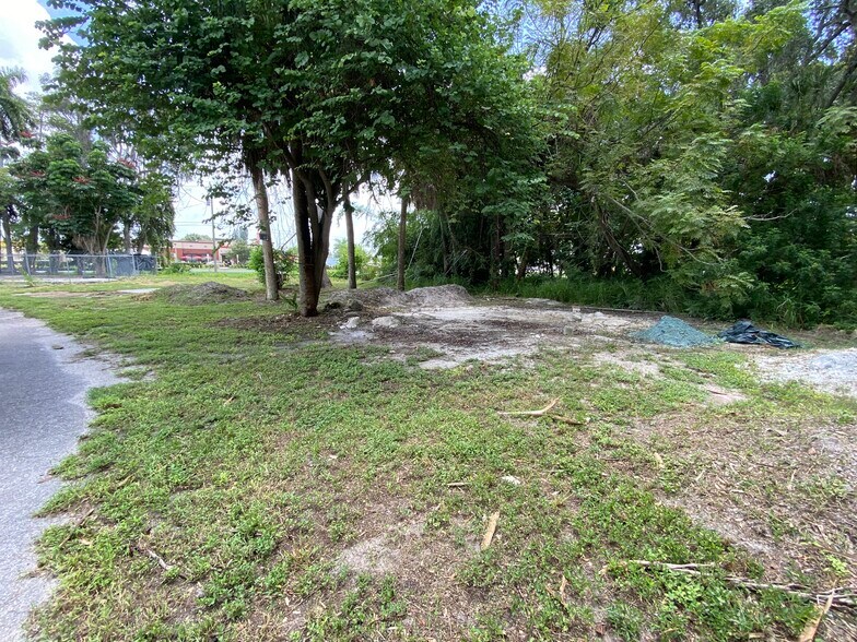 More Photos Of 4540 14th St W, Bradenton Storefront Retail Office For Sale
