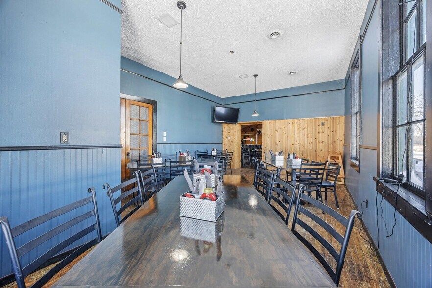 More Photos Of 511 Fergus Ave, Erhard Restaurant For Sale