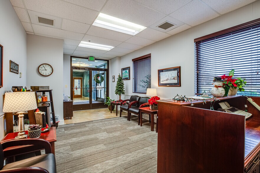 More Photos Of 2050 Gordon W Shelton Blvd, Fredericksburg Office For Lease