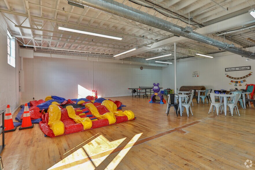 More Photos Of 900 E Main St, Easley Storefront Retail Office For Lease