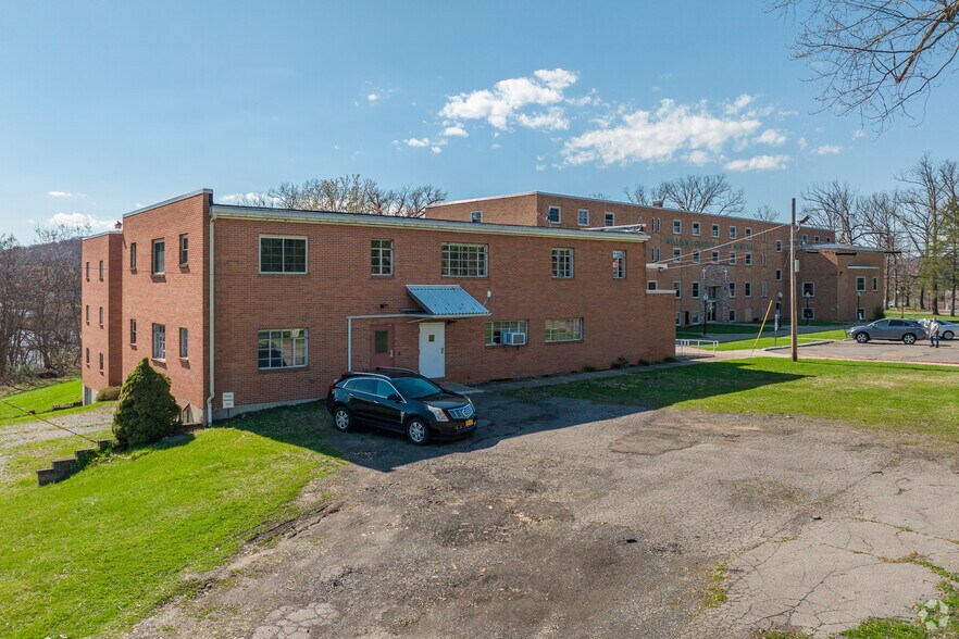 More Photos Of 400 Riverside Dr, Johnson City Specialty For Lease