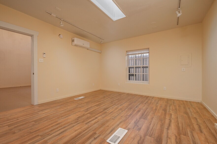 More Photos Of 1400 Maclovia Ln, Santa Fe Office Residential For Sale