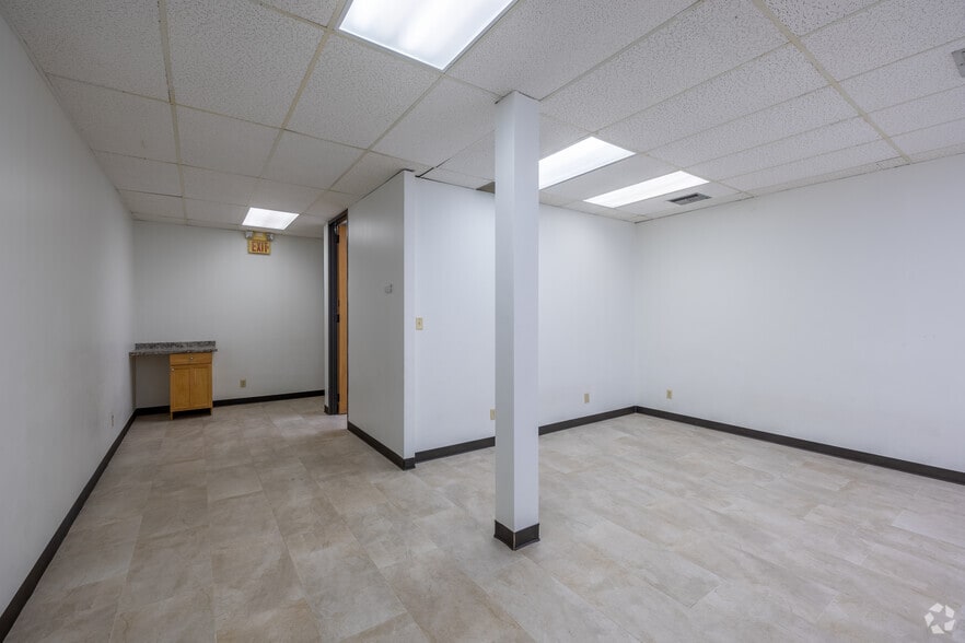 More Photos Of 6720 Sands Point Dr, Houston Office For Lease