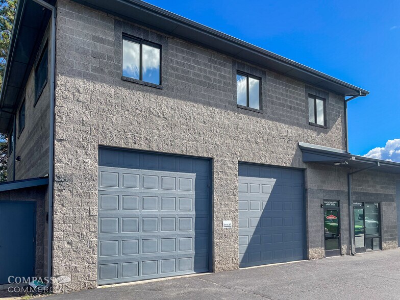 More Photos Of 90 SE Bridgeford Blvd, Bend Warehouse For Sale