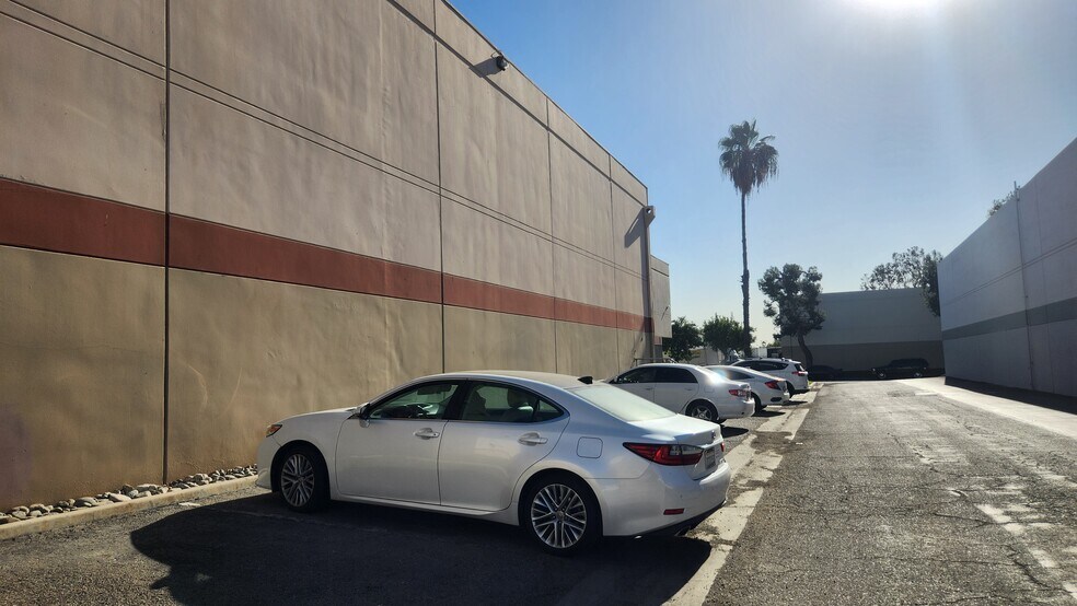 More Photos Of 7225 E Oxford Way, Commerce Warehouse For Sale