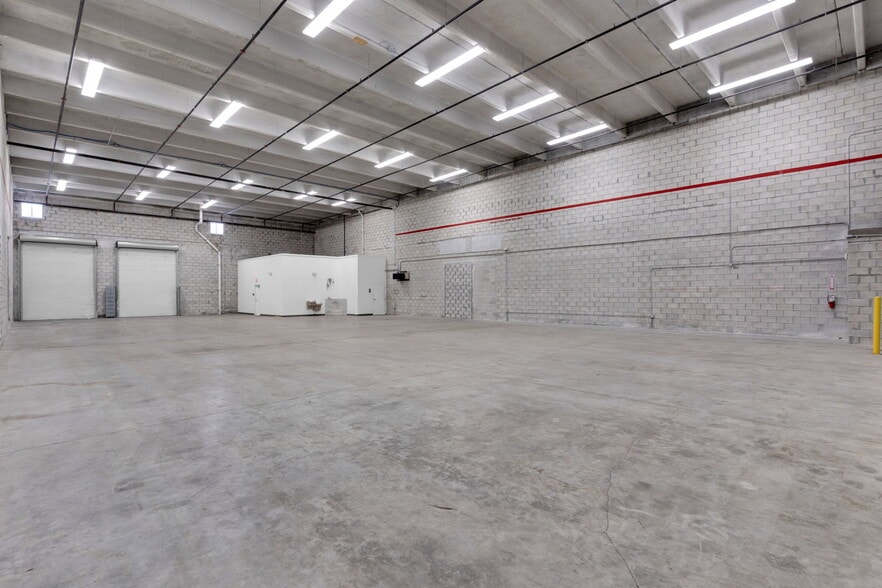 More Photos Of 7900-7930 NW 71st St, Miami Warehouse For Lease