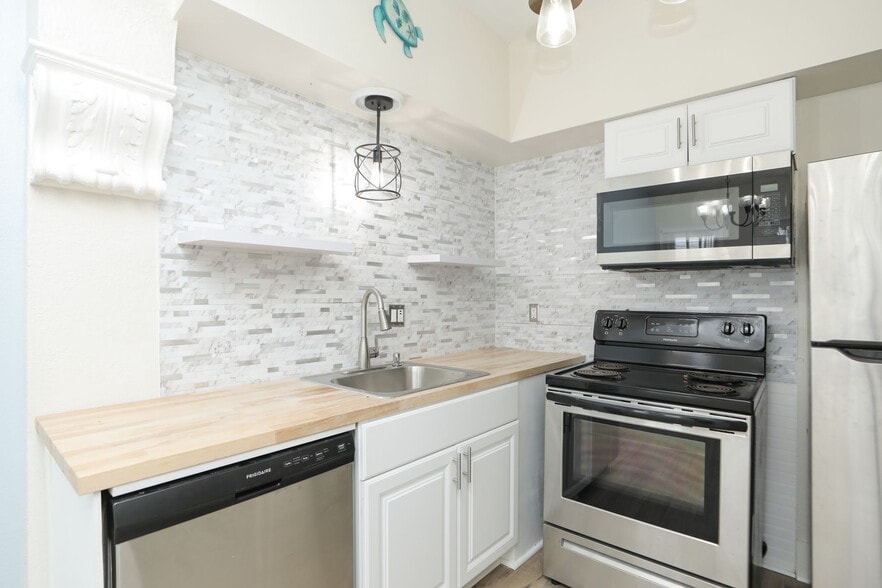 More Photos Of 717 Broadway St, Galveston Apartments For Sale