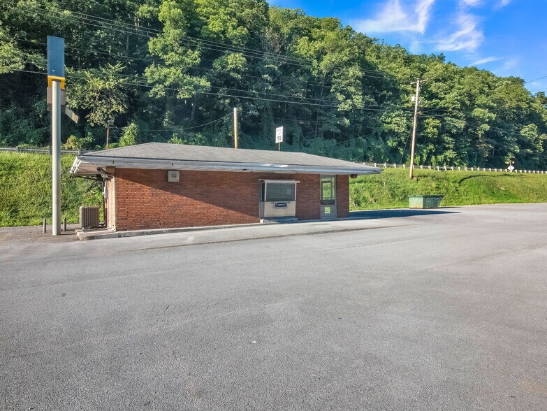 More Photos Of 1036 Anchorage Cir, Vansant Storefront For Sale