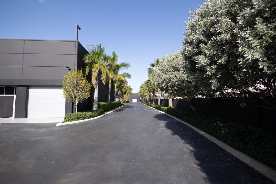 More Photos Of 6050 NW 102nd Ave, Doral Showroom For Sale
