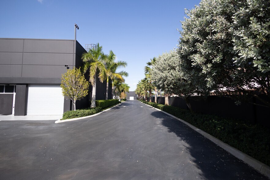 More Photos Of 6050 NW 102nd Ave, Doral Showroom For Lease