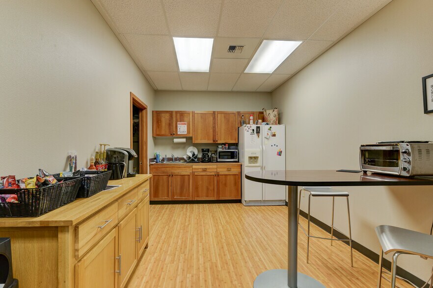 More Photos Of 2102 Carriage St SW, Olympia Office For Lease