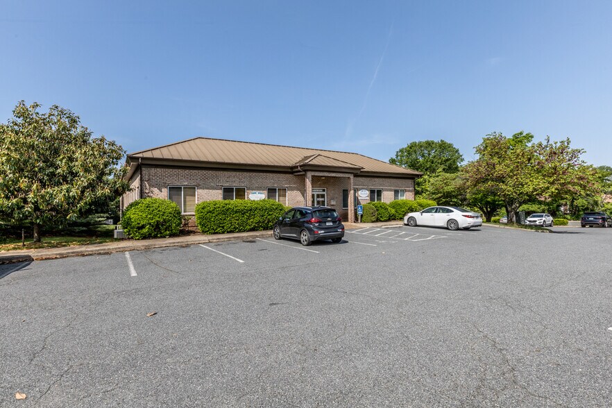 More Photos Of 1410 Incarnation Dr, Charlottesville Medical For Sale