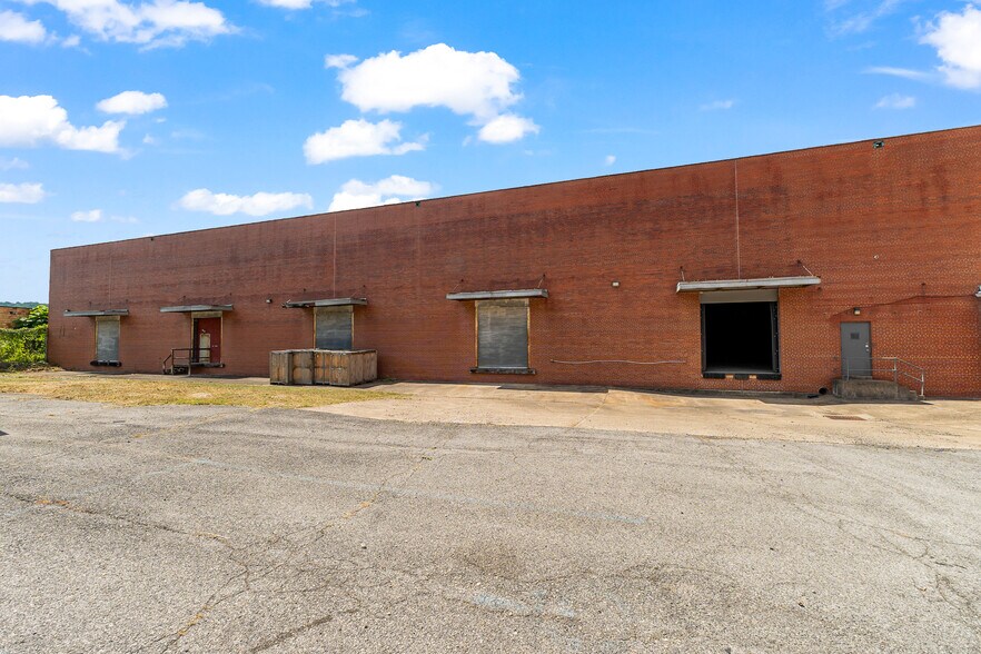 More Photos Of 1545 Hansford St, Charleston Light Distribution For Sale