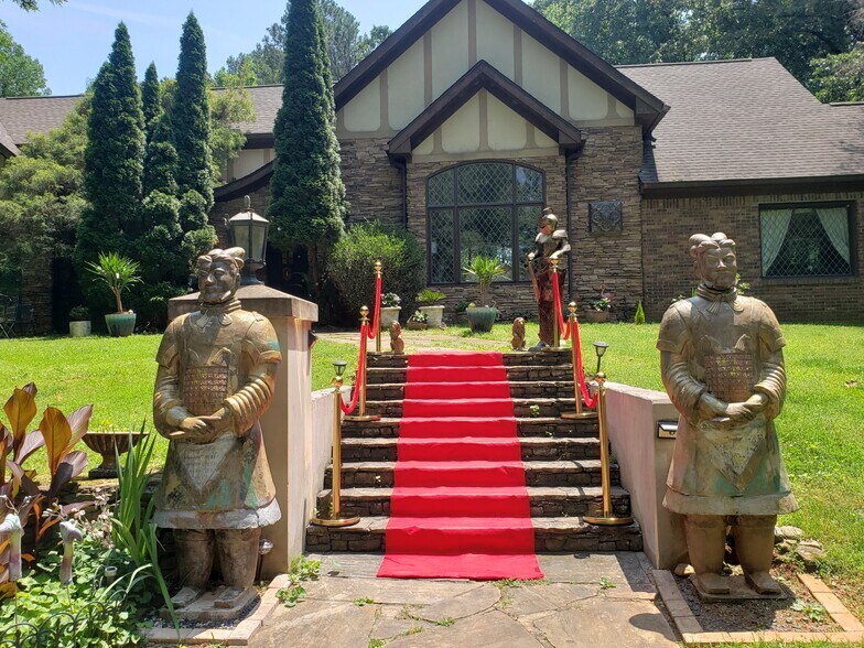 More Photos Of 3000 Cathedral Pl, Decatur Movie Radio TVStudio For Sale