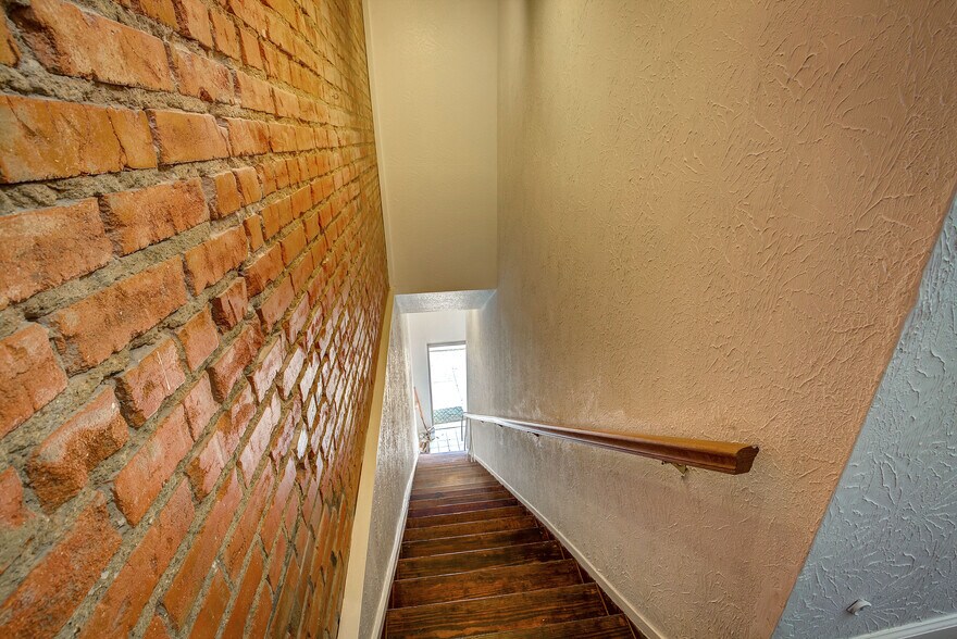 More Photos Of 1213 Washington St, Commerce Storefront Retail Office For Sale