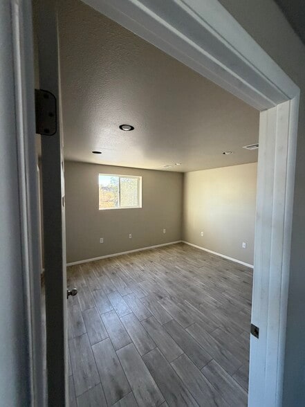More Photos Of 1974 E Deer Valley Rd, Phoenix Contractor Storage Yard For Sale