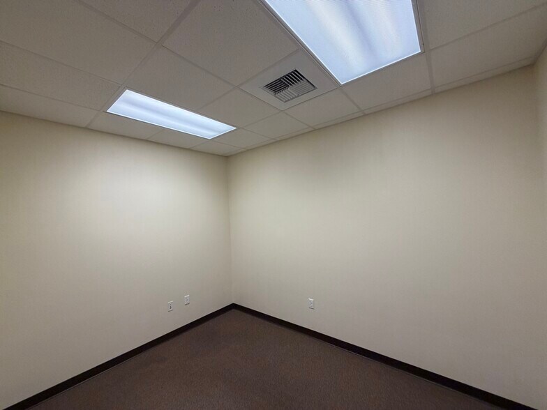 More Photos Of 854-880 S Duncan Dr, Tavares Office For Lease