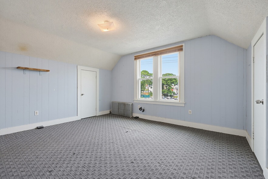 More Photos Of 24-26 Montauk Ave, New London Storefront Retail Residential For Sale