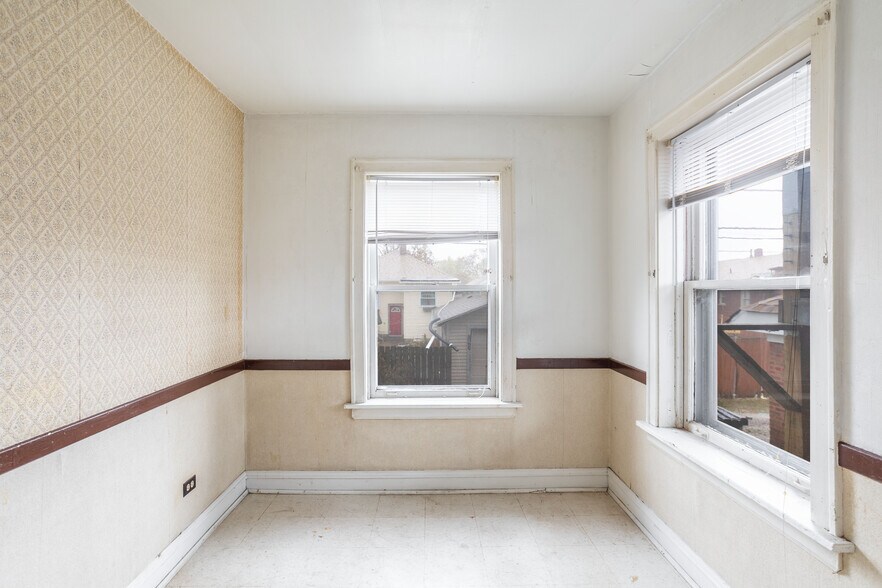 More Photos Of 146 157th St, Calumet City Apartments For Sale