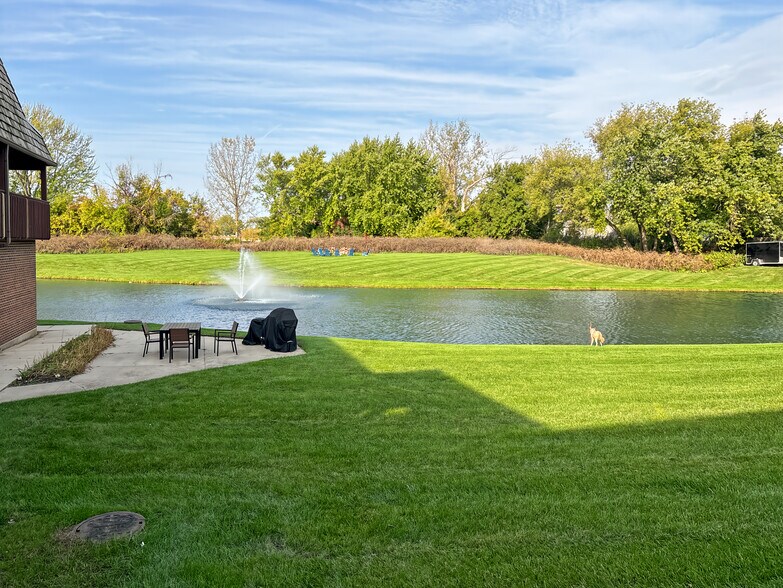 Primary Photo Of 100 N Atkinson Rd, Grayslake Coworking Space