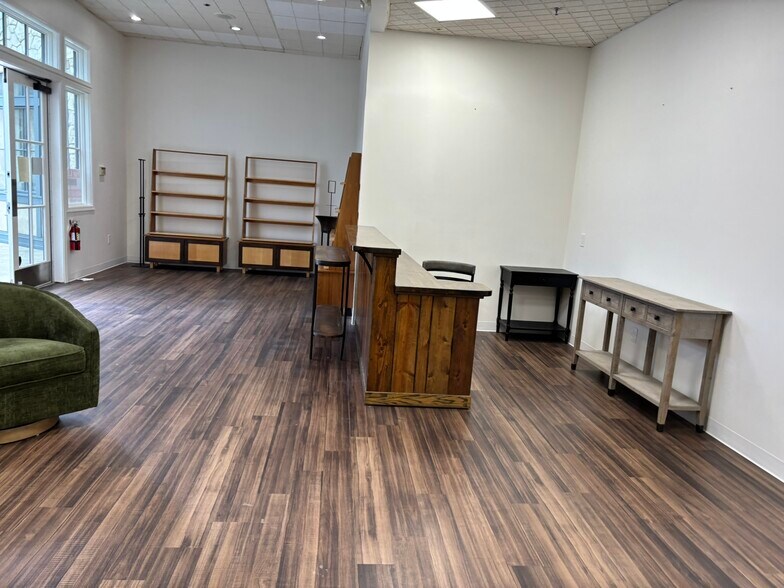 More Photos Of 451-465 Canyon del Rey Blvd, Del Rey Oaks Unknown For Lease